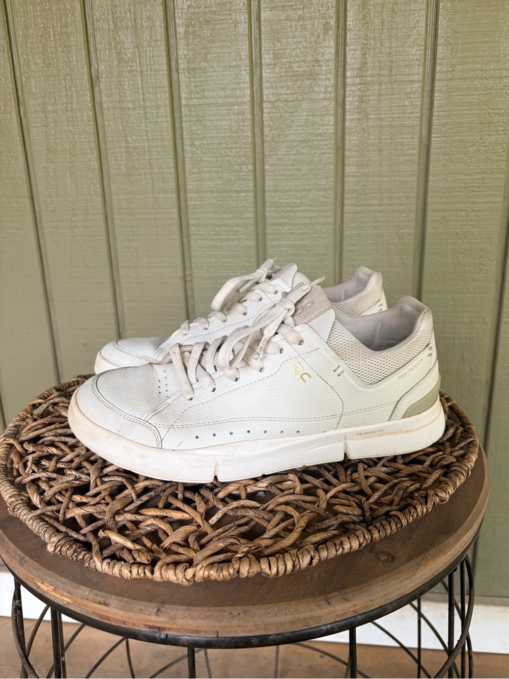 On Running The Roger Centre Court Women's Size 8 White Gum Shoes